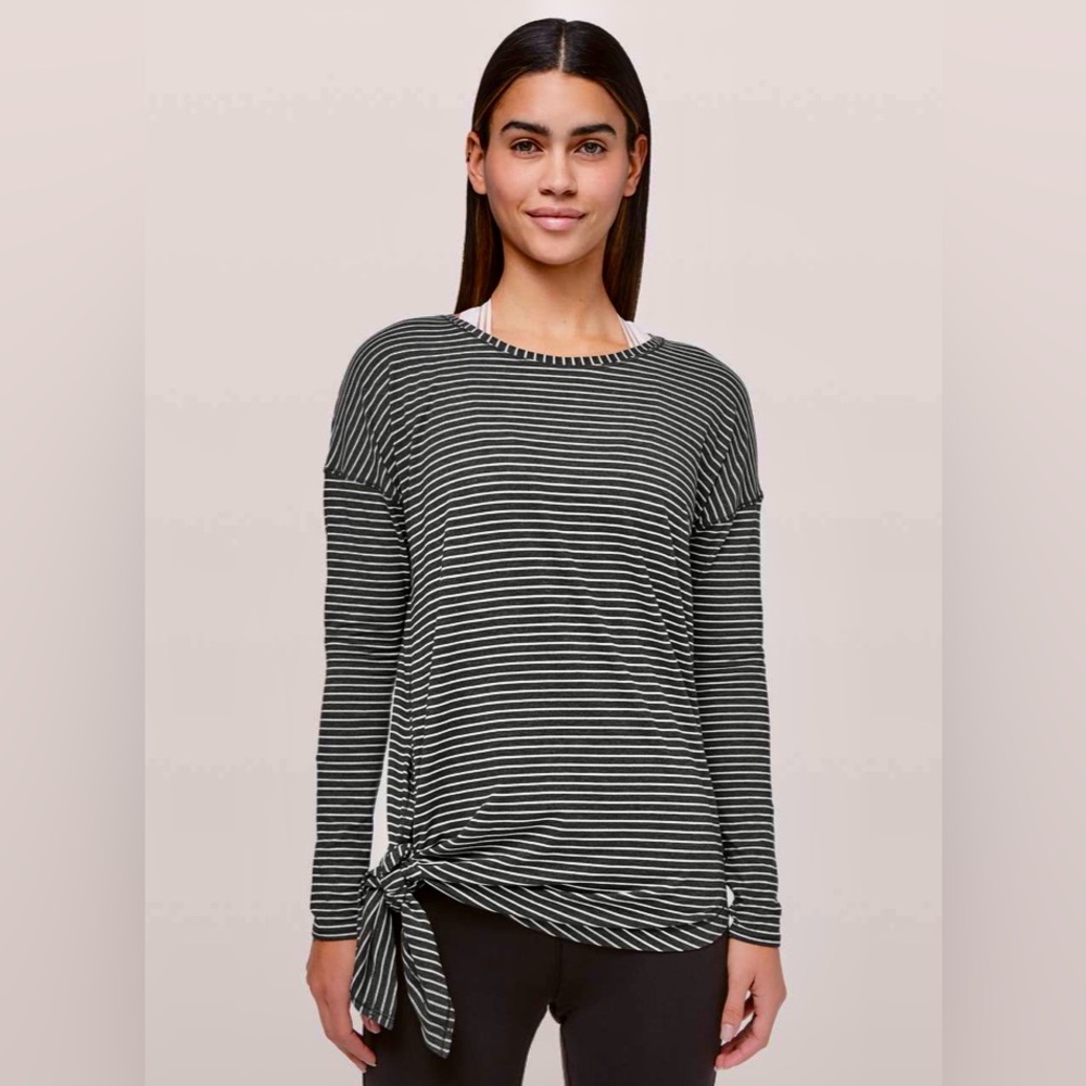 Lululemon gray striped tie at the side top size 8